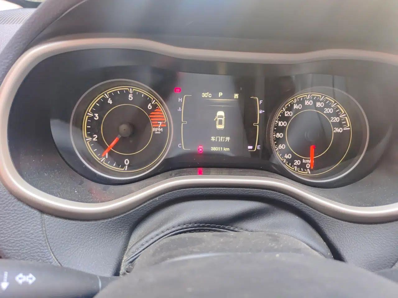 Jeep Cherokee 2016 2.4L Leading Edition — миниатюра 12