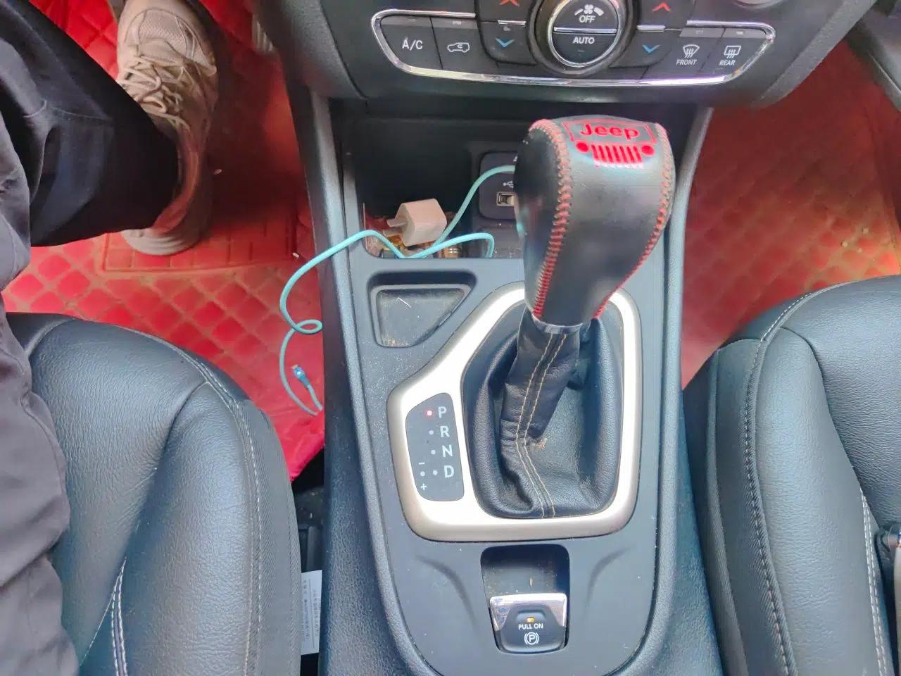 Jeep Cherokee 2016 2.4L Leading Edition — миниатюра 14