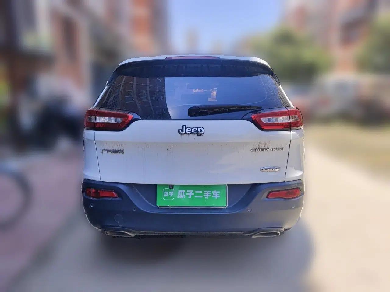 Jeep Cherokee 2016 2.4L Leading Edition — миниатюра 5
