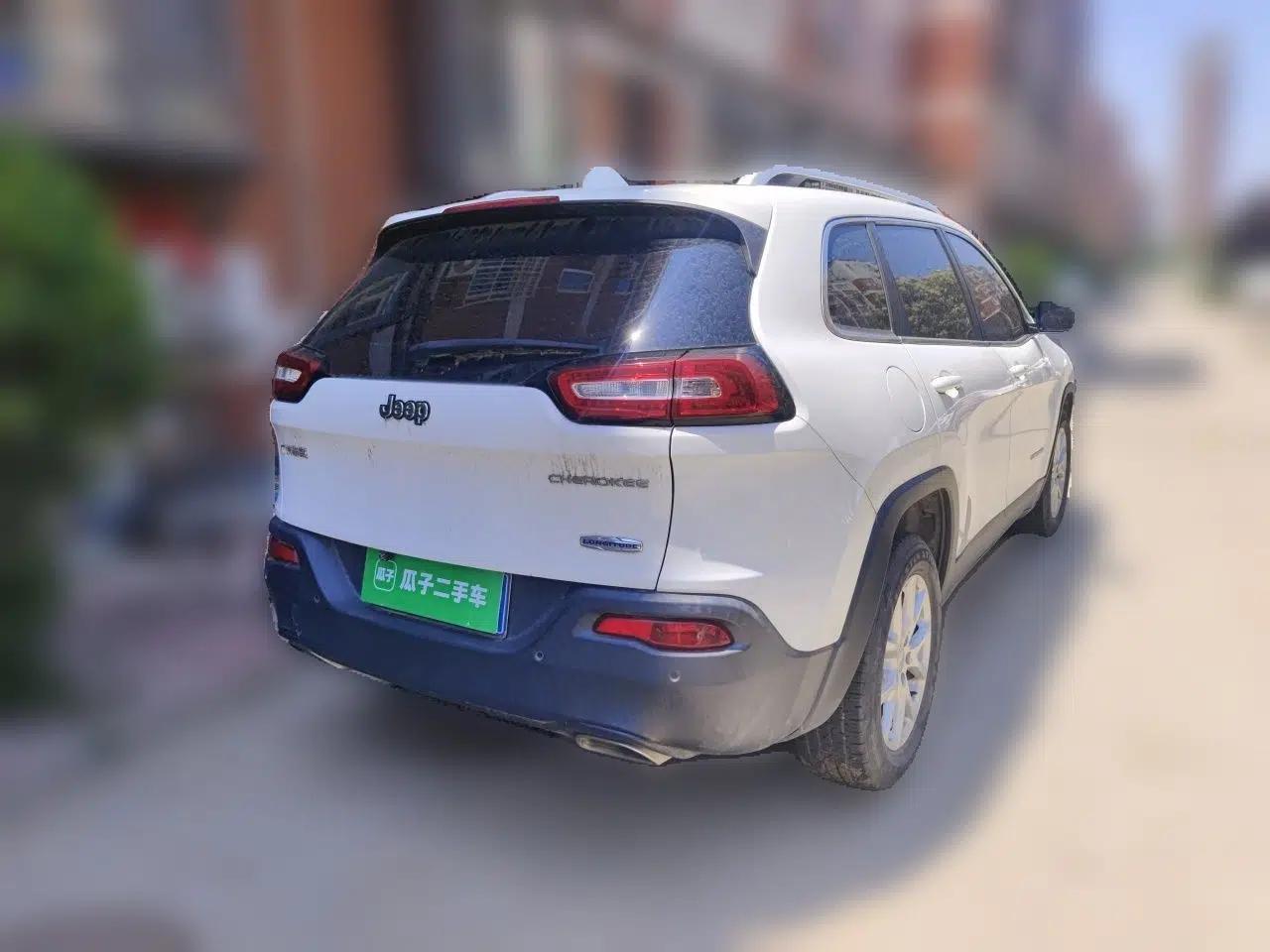 Jeep Cherokee 2016 2.4L Leading Edition — миниатюра 6