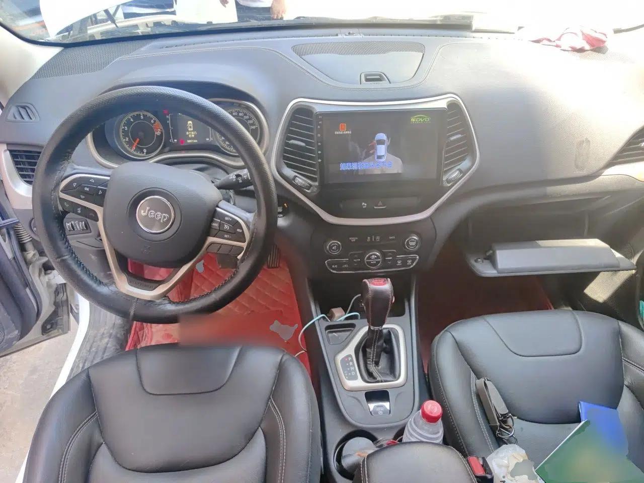 Jeep Cherokee 2016 2.4L Leading Edition — миниатюра 9