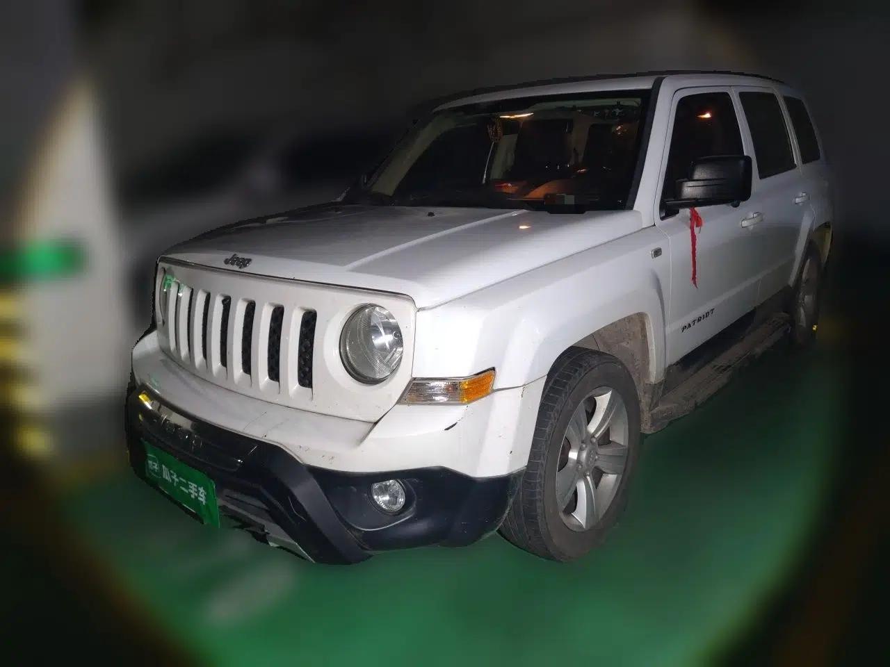 Jeep Patriot 2015 2.0L Sport Edition — миниатюра 1