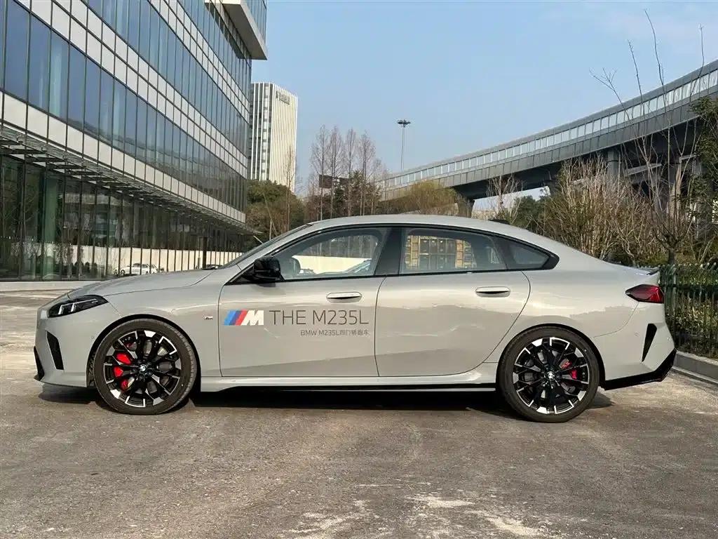 2025 BMW M235L — миниатюра 3