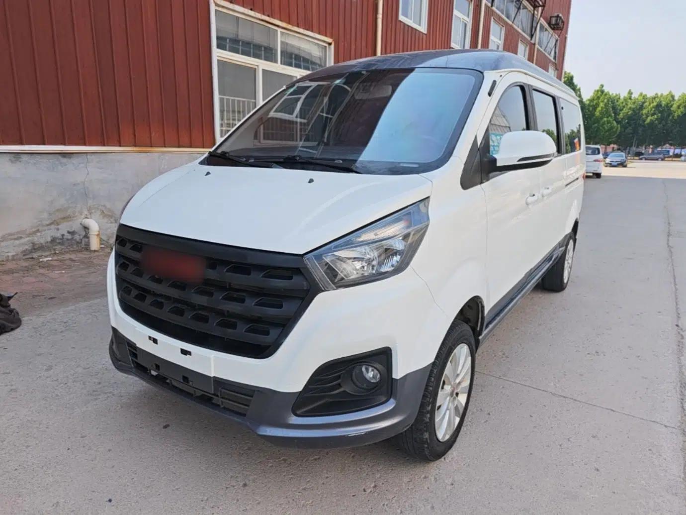 Jinbei Gold Hiace M Classic 2022 Panda Edition 1.5L Travel Lion Passenger Van 5 Seats — миниатюра 1