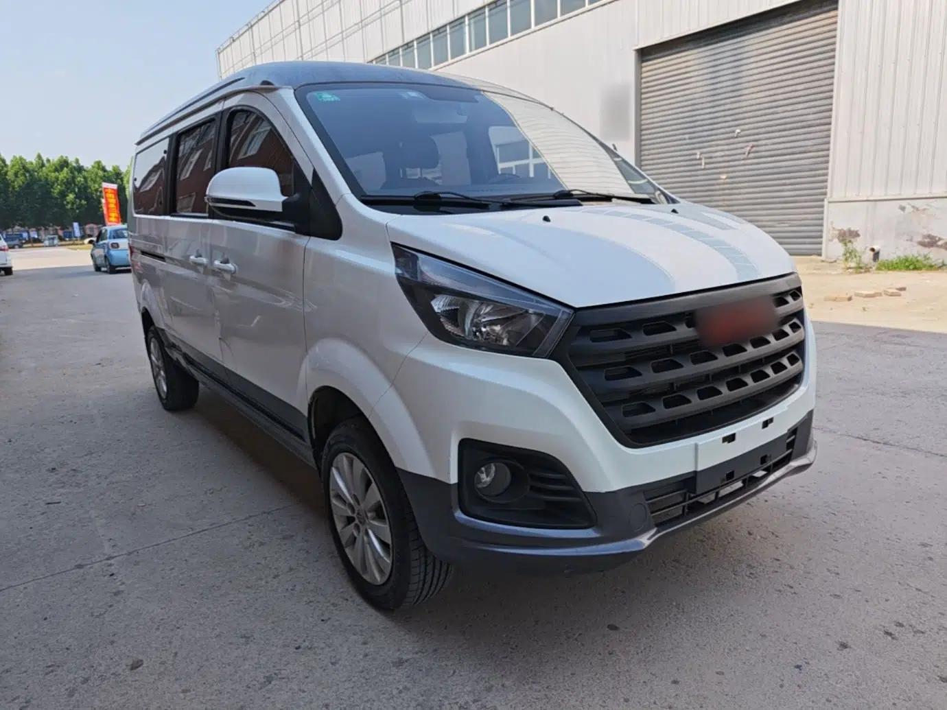 Jinbei Gold Hiace M Classic 2022 Panda Edition 1.5L Travel Lion Passenger Van 5 Seats — миниатюра 12