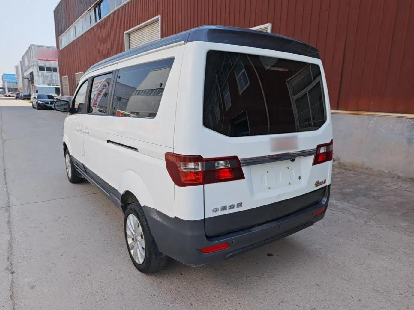 Jinbei Gold Hiace M Classic 2022 Panda Edition 1.5L Travel Lion Passenger Van 5 Seats — миниатюра 4
