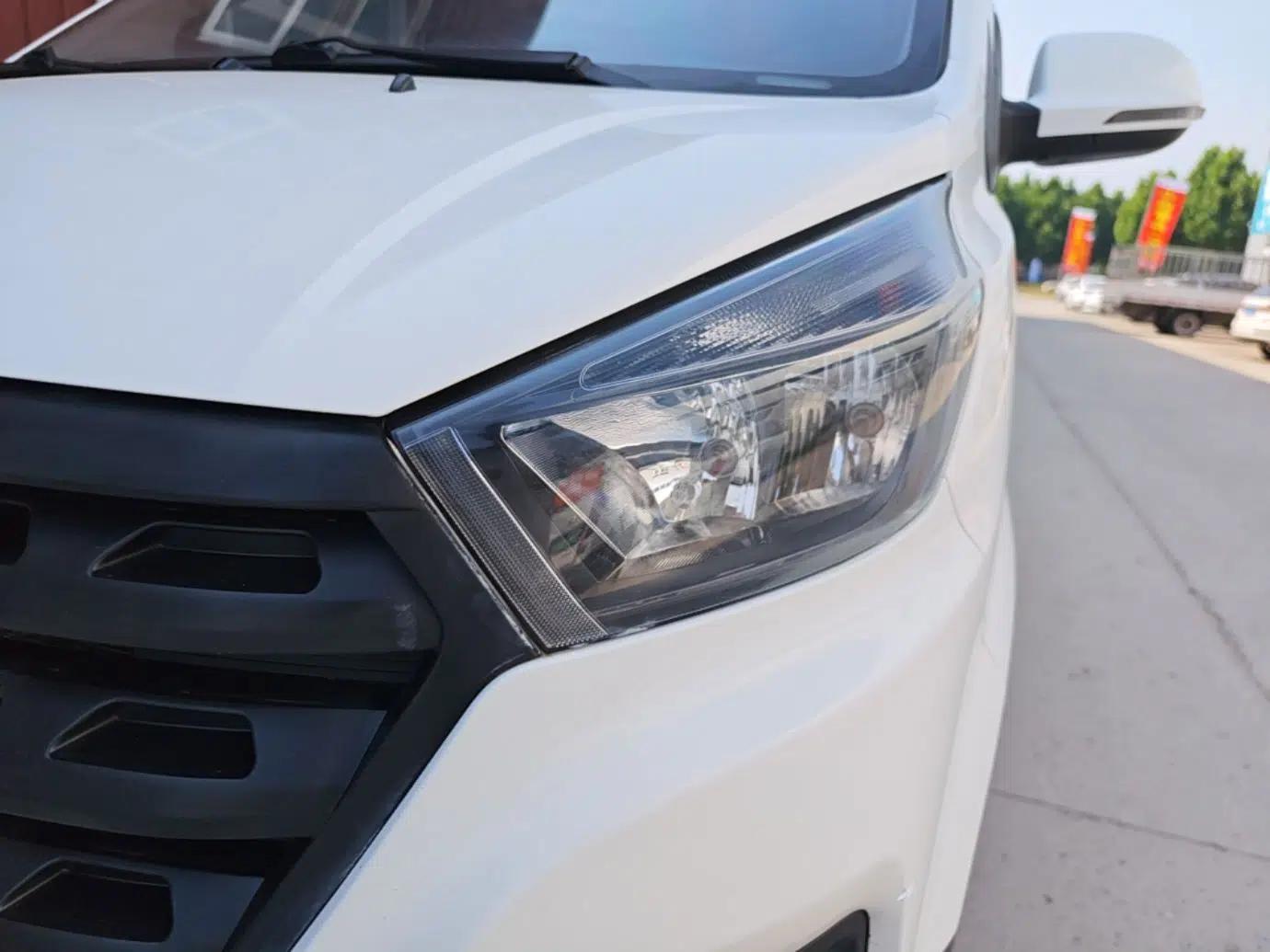 Jinbei Gold Hiace M Classic 2022 Panda Edition 1.5L Travel Lion Passenger Van 5 Seats — миниатюра 8
