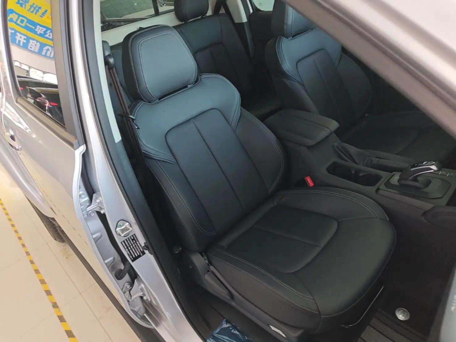 JMC Yuhu 7 2023 2.0T Automatic Diesel Two-Wheel-Drive Comfort Edition with Long Wheelbase and Flat-Bottom Cargo Bed — миниатюра 19