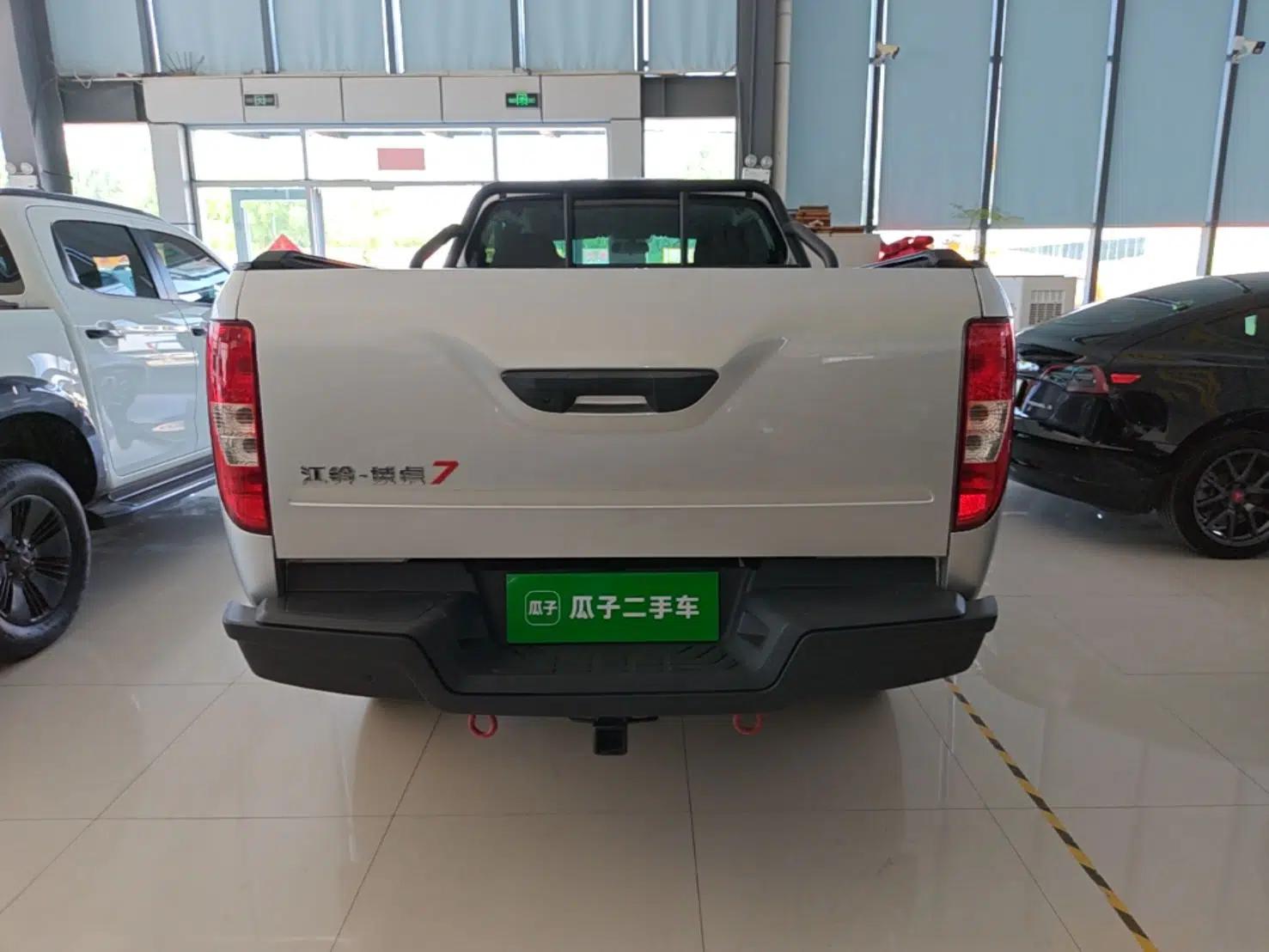 JMC Yuhu 7 2023 2.0T Automatic Diesel Two-Wheel-Drive Comfort Edition with Long Wheelbase and Flat-Bottom Cargo Bed — миниатюра 5