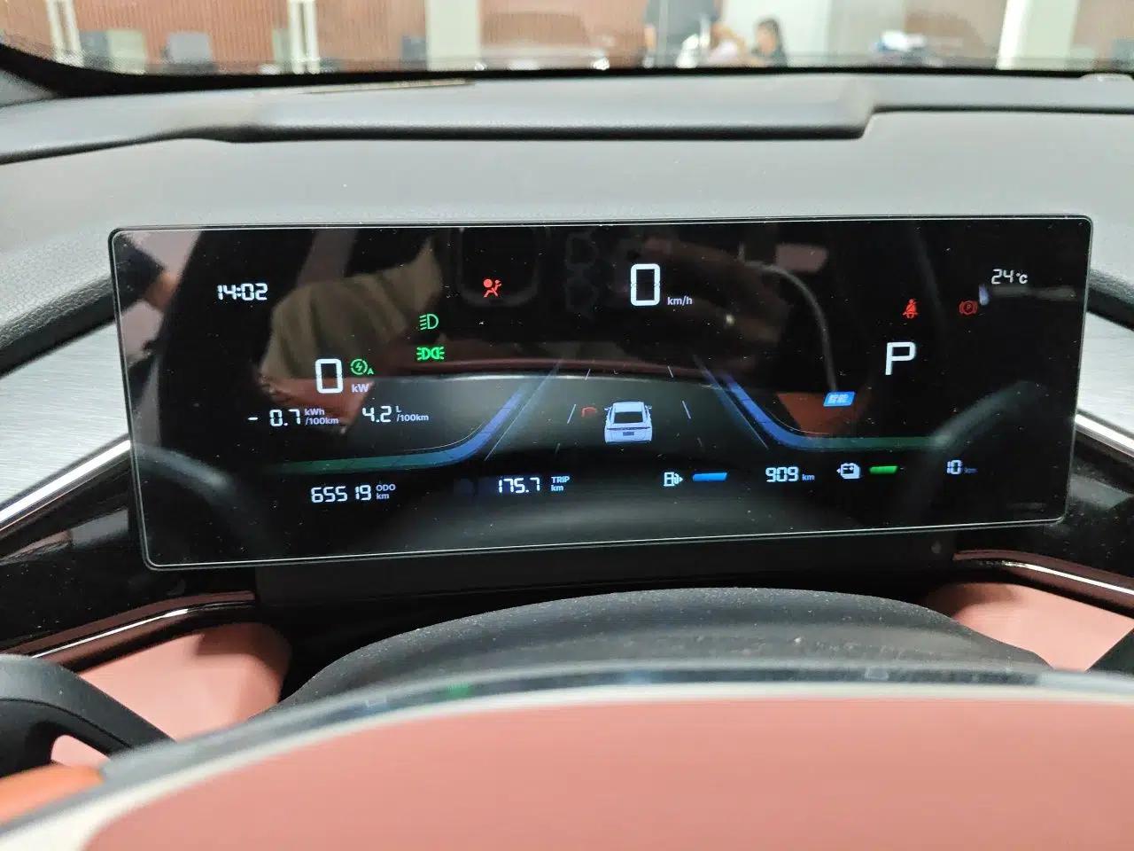 Geely Galaxy L6 2025 EM-i 60km Launch Edition — миниатюра 11