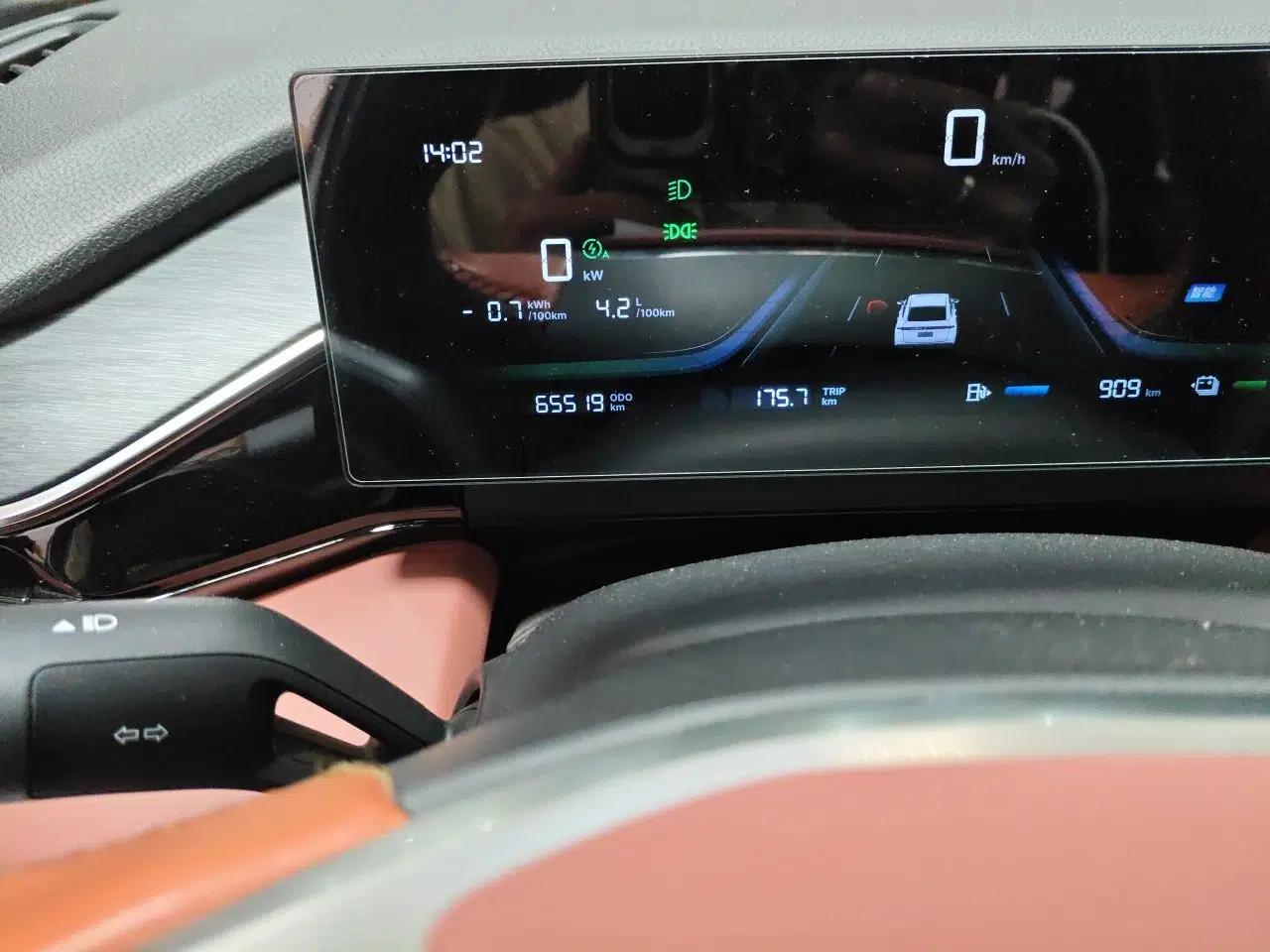 Geely Galaxy L6 2025 EM-i 60km Launch Edition — миниатюра 12