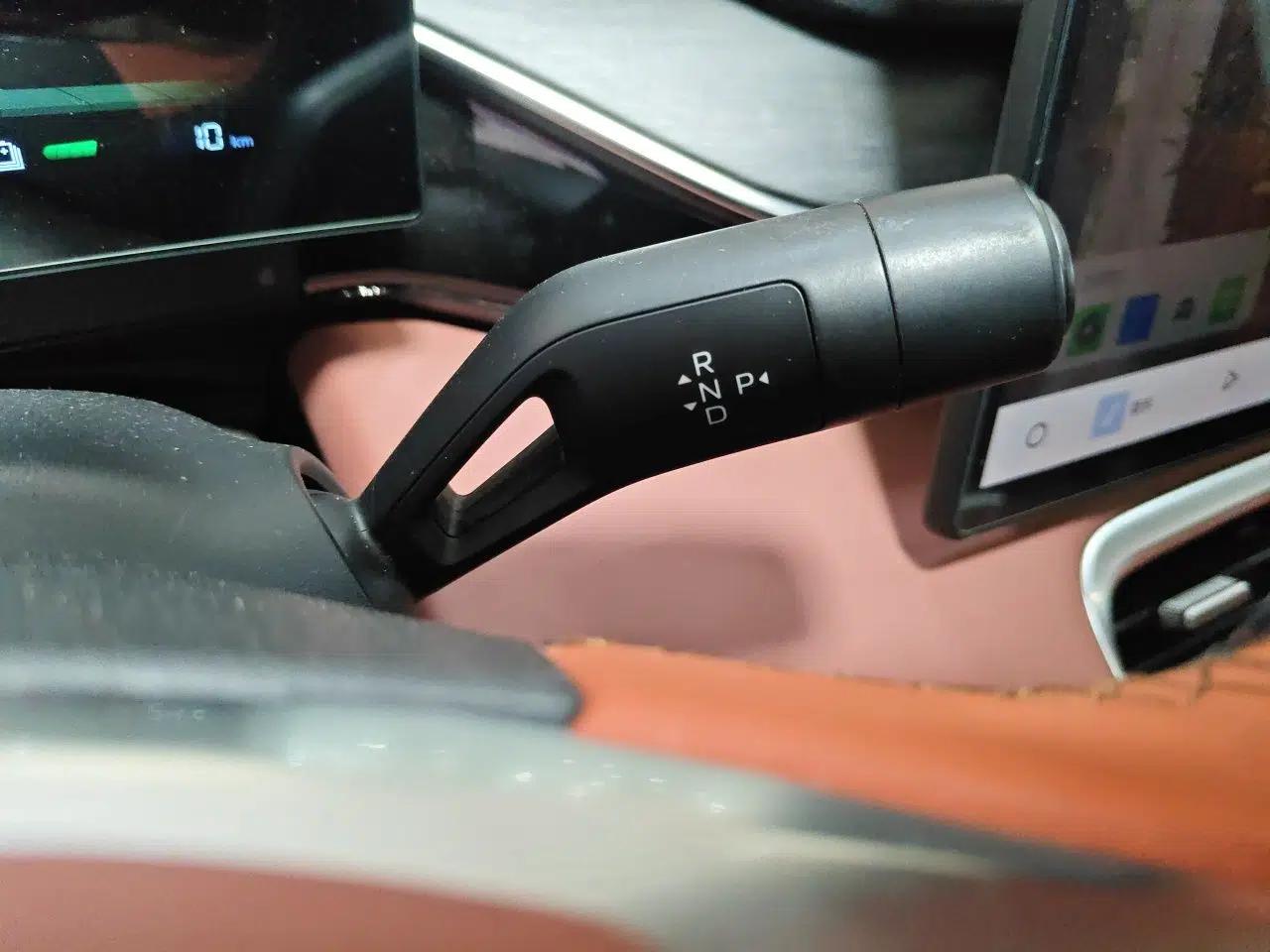 Geely Galaxy L6 2025 EM-i 60km Launch Edition — миниатюра 14
