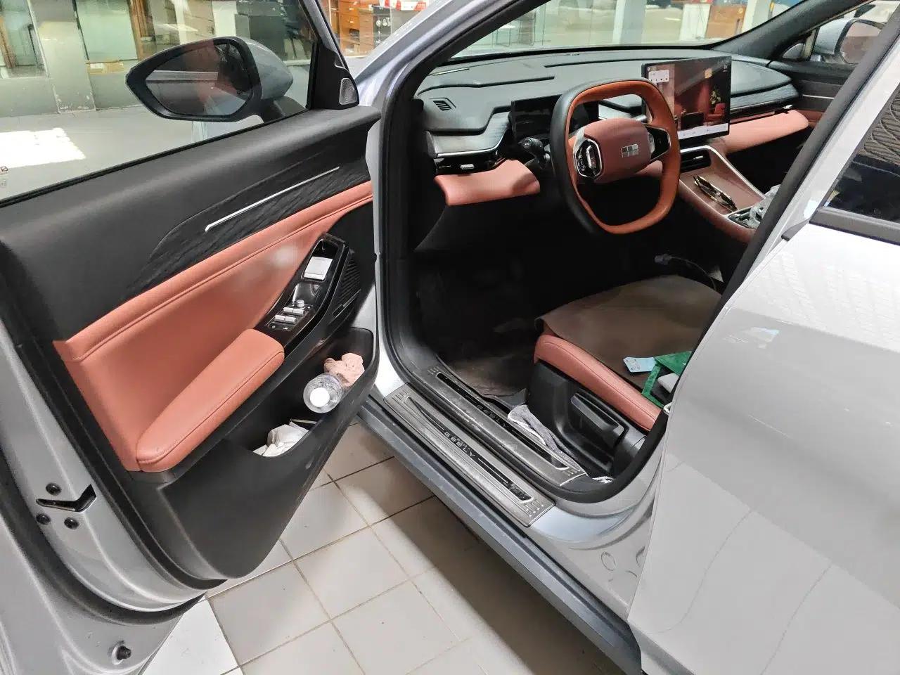 Geely Galaxy L6 2025 EM-i 60km Launch Edition — миниатюра 16