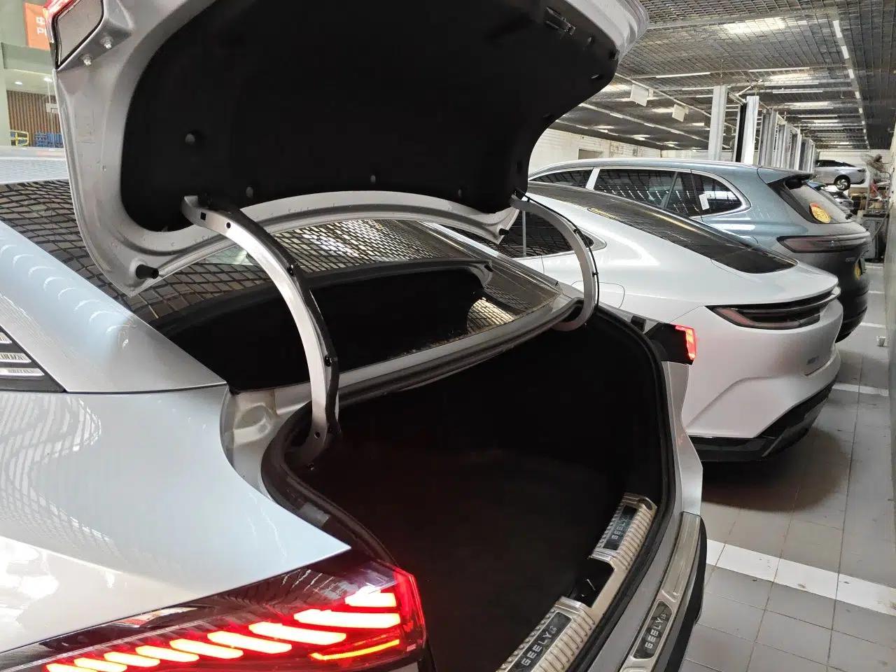 Geely Galaxy L6 2025 EM-i 60km Launch Edition — миниатюра 19
