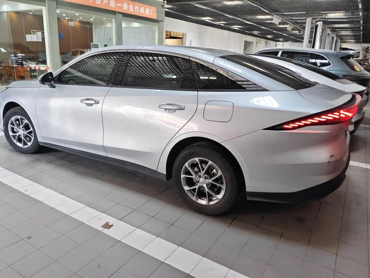 Geely Galaxy L6 2025 EM-i 60km Launch Edition — миниатюра 4