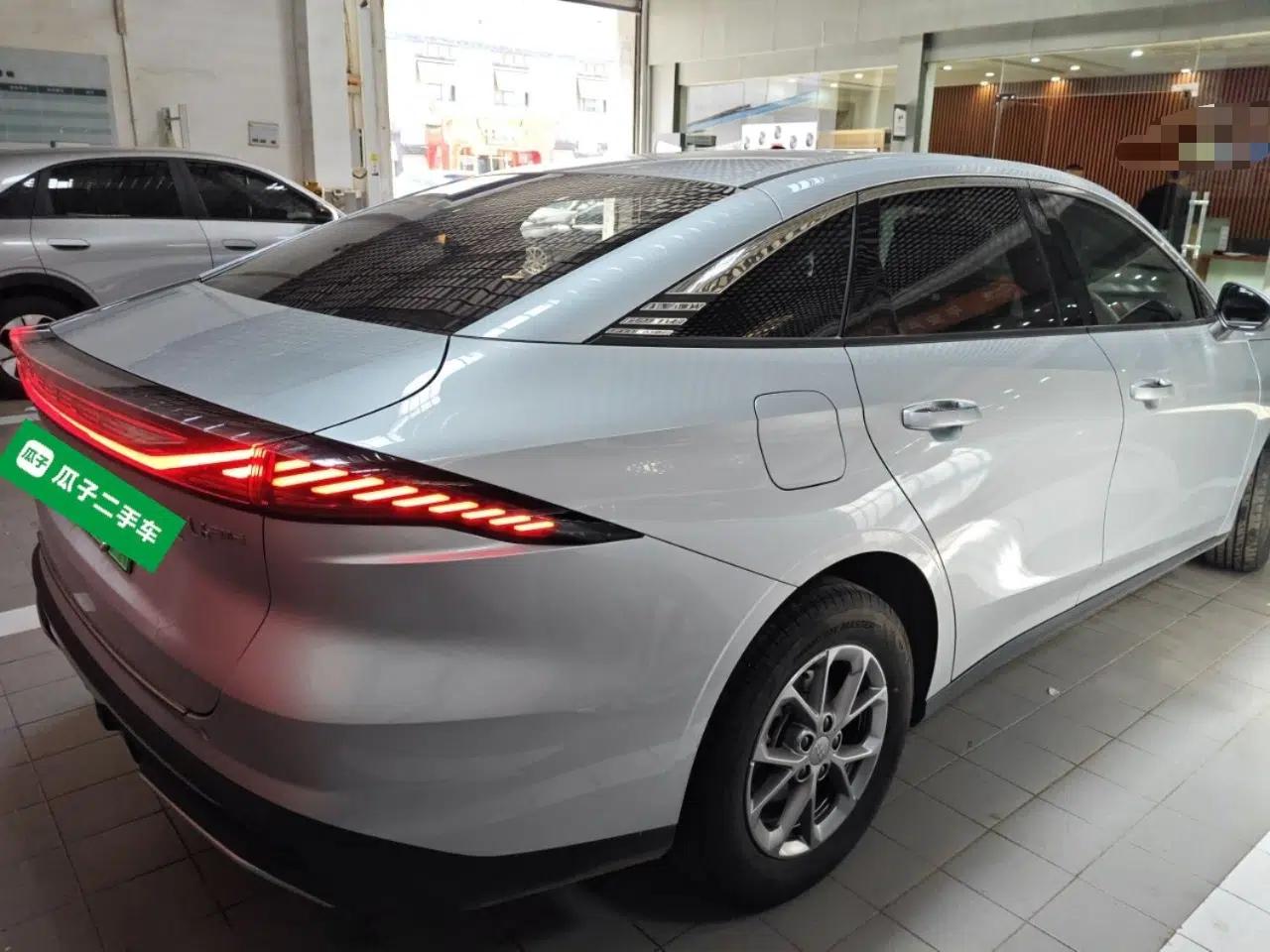 Geely Galaxy L6 2025 EM-i 60km Launch Edition — миниатюра 6