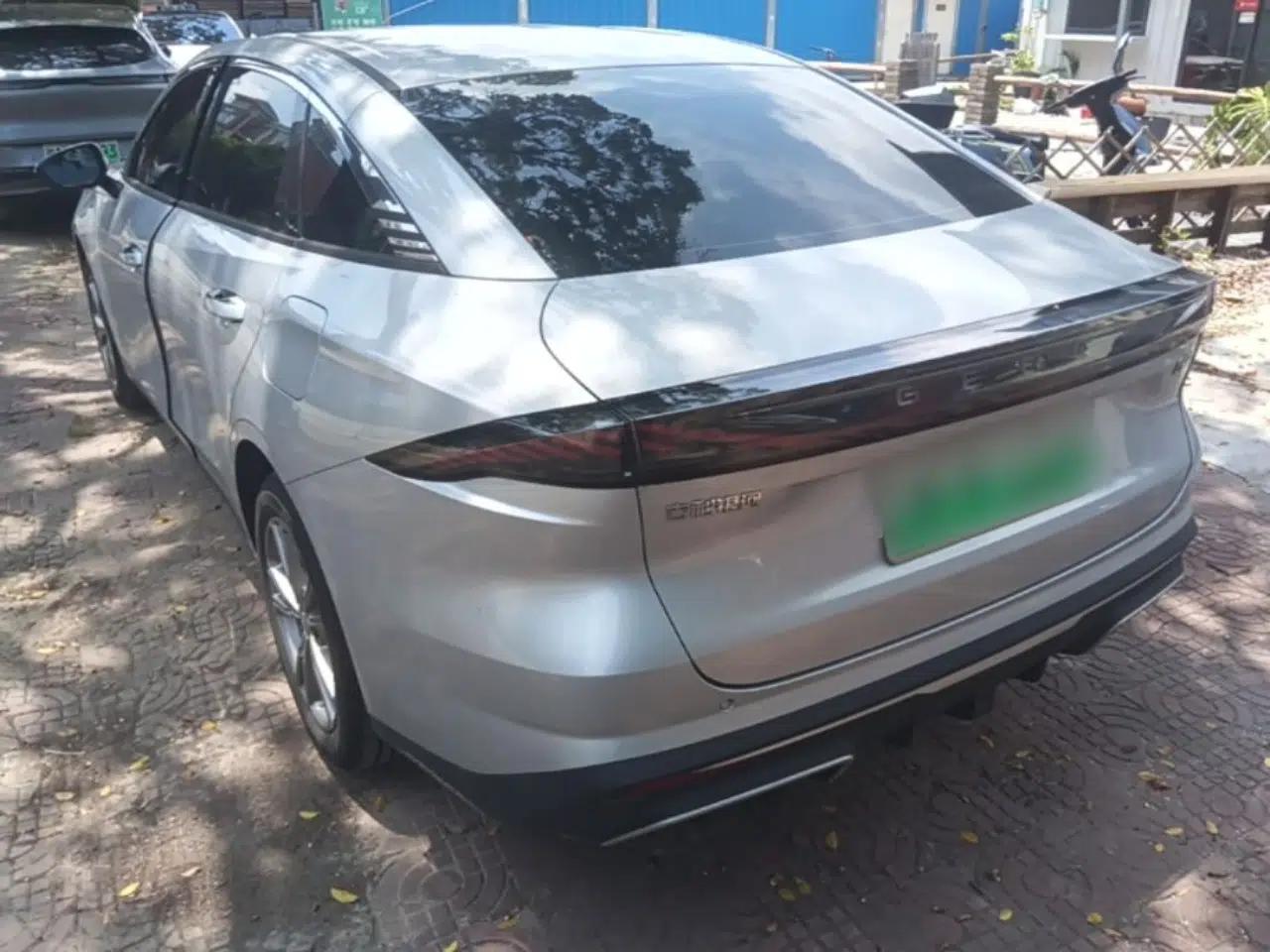 Geely Galaxy L6 2025 EM-i 140km Long-Range Version — миниатюра 13