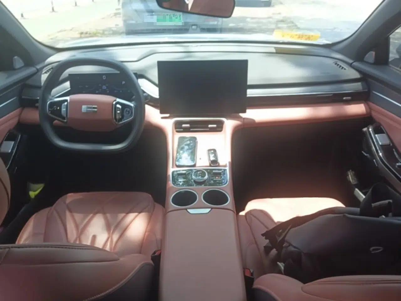 Geely Galaxy L6 2025 EM-i 140km Long-Range Version — миниатюра 17