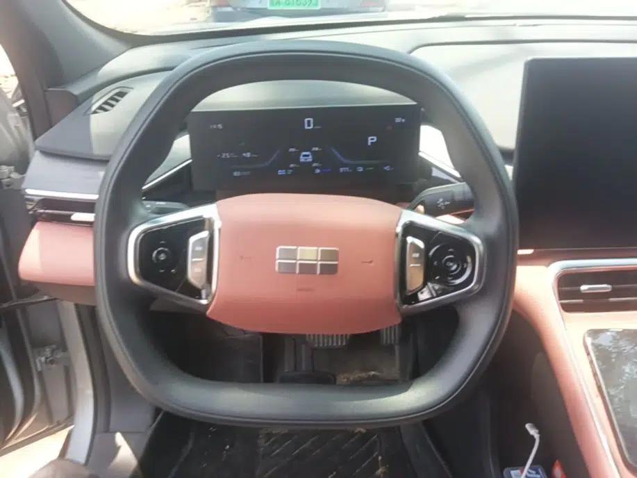 Geely Galaxy L6 2025 EM-i 140km Long-Range Version — миниатюра 18