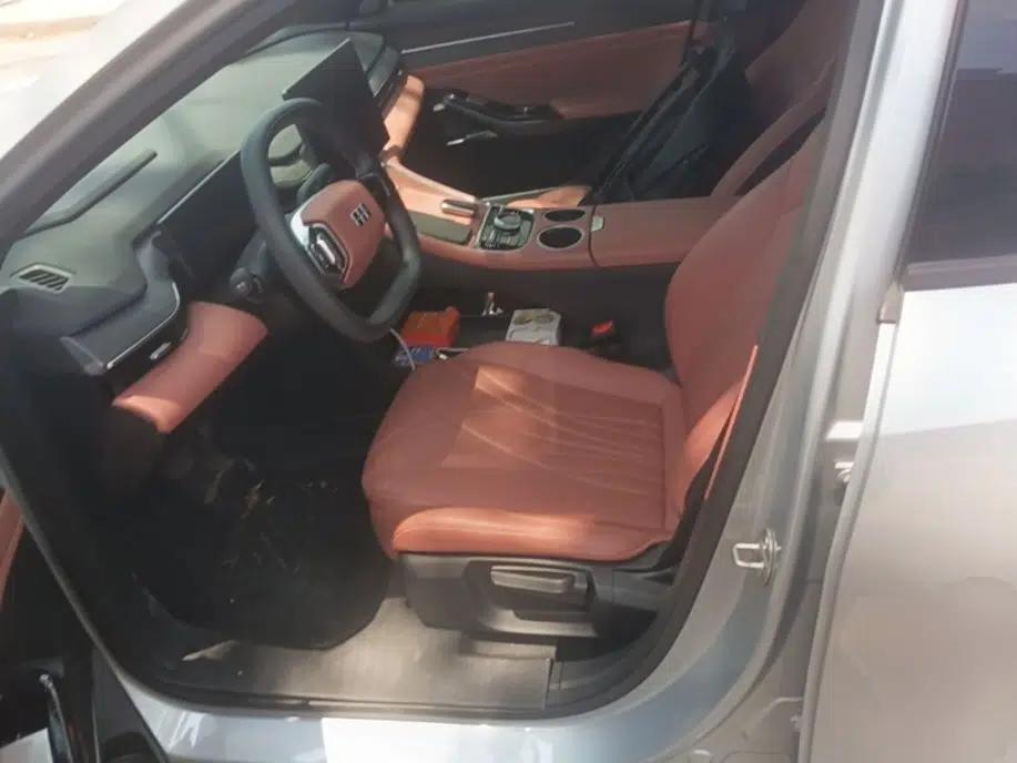 Geely Galaxy L6 2025 EM-i 140km Long-Range Version — миниатюра 22