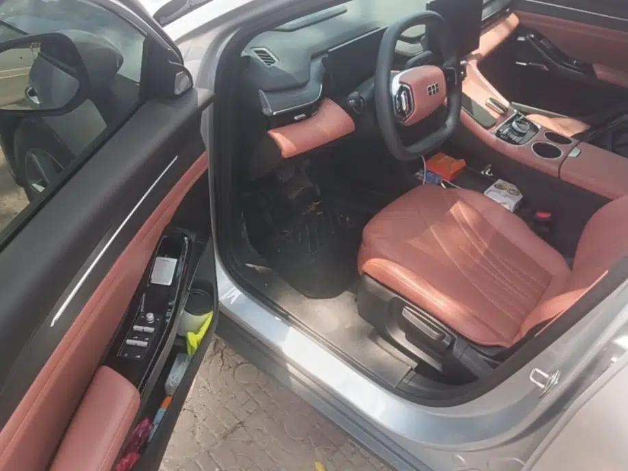 Geely Galaxy L6 2025 EM-i 140km Long-Range Version — миниатюра 23