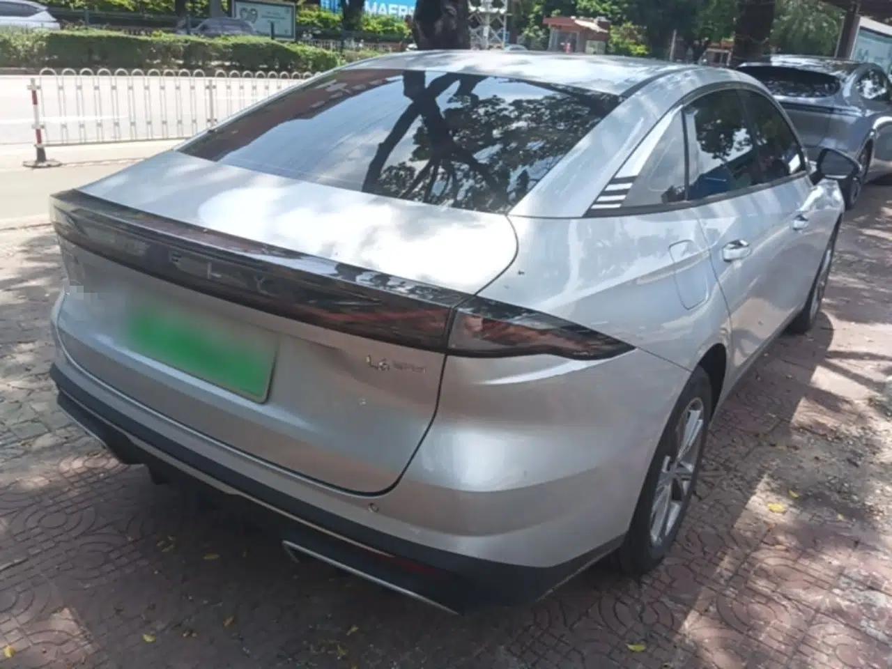 Geely Galaxy L6 2025 EM-i 140km Long-Range Version — миниатюра 6