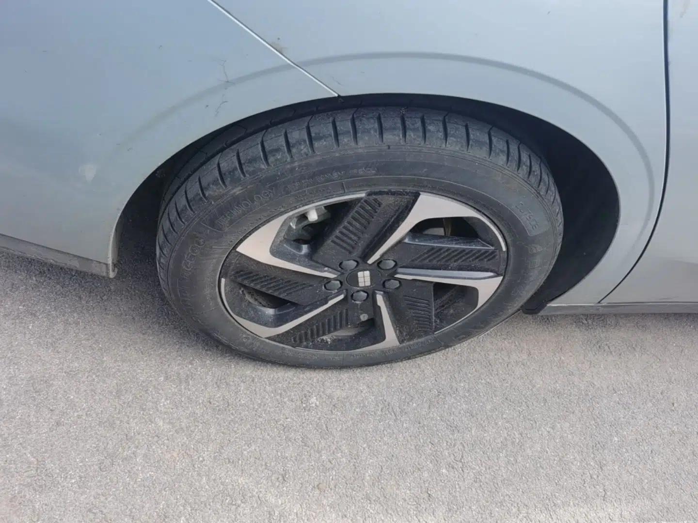 Geely Galaxy L6 2024 125km PLUS Dragon Edition — миниатюра 16
