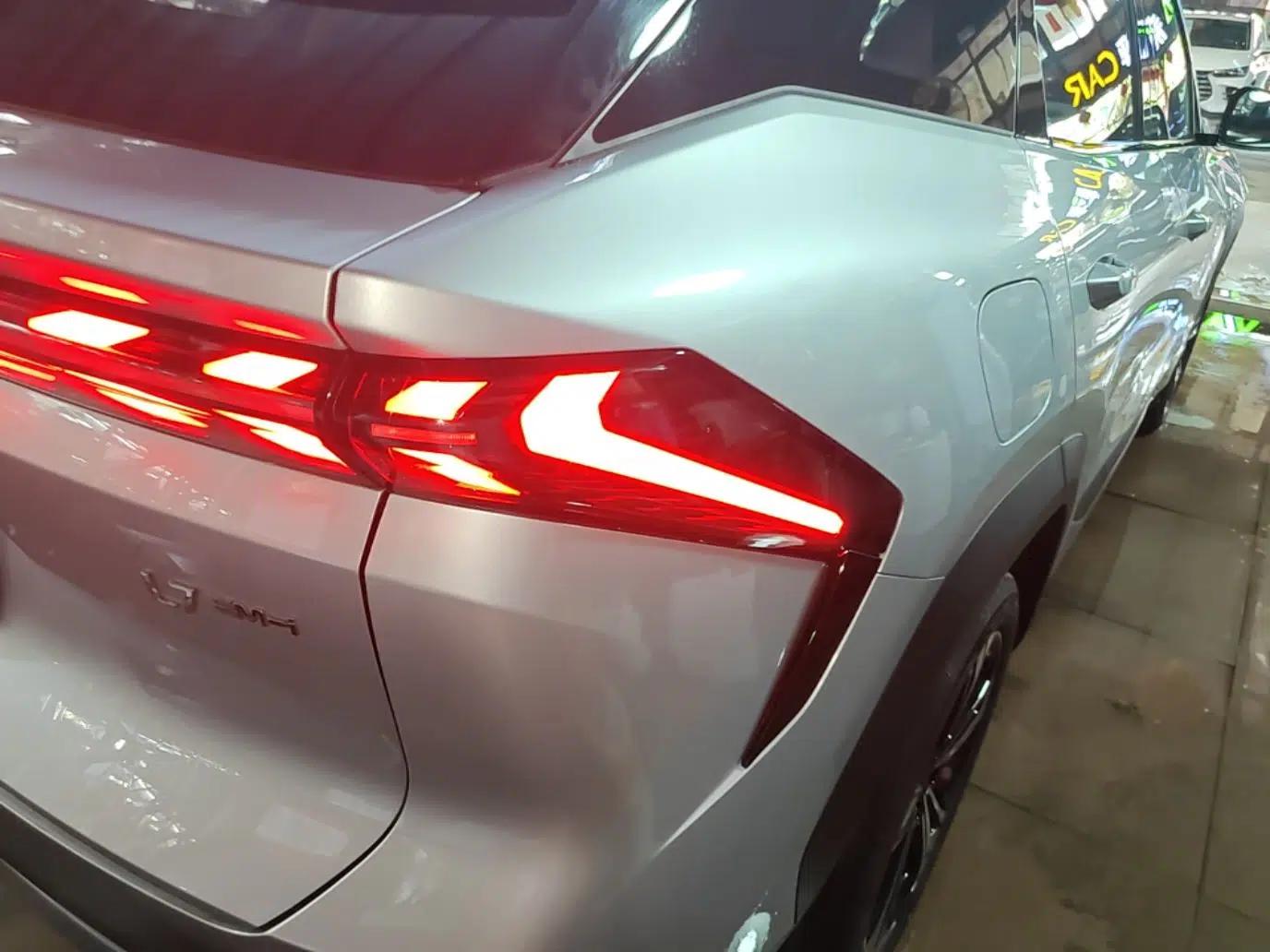 Geely Galaxy L7 2025 EM-i 115km Exploration Edition — миниатюра 9