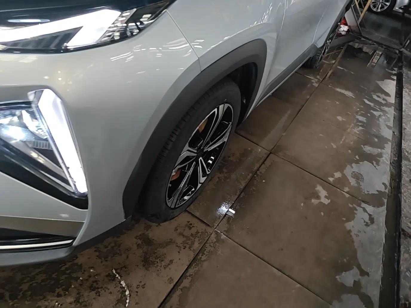 Geely Galaxy L7 2025 EM-i 115km Exploration Edition — миниатюра 10