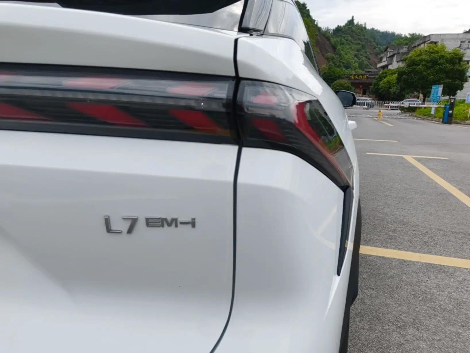 Geely Galaxy L7 2025 EM-i 115km Exploration Edition — миниатюра 9