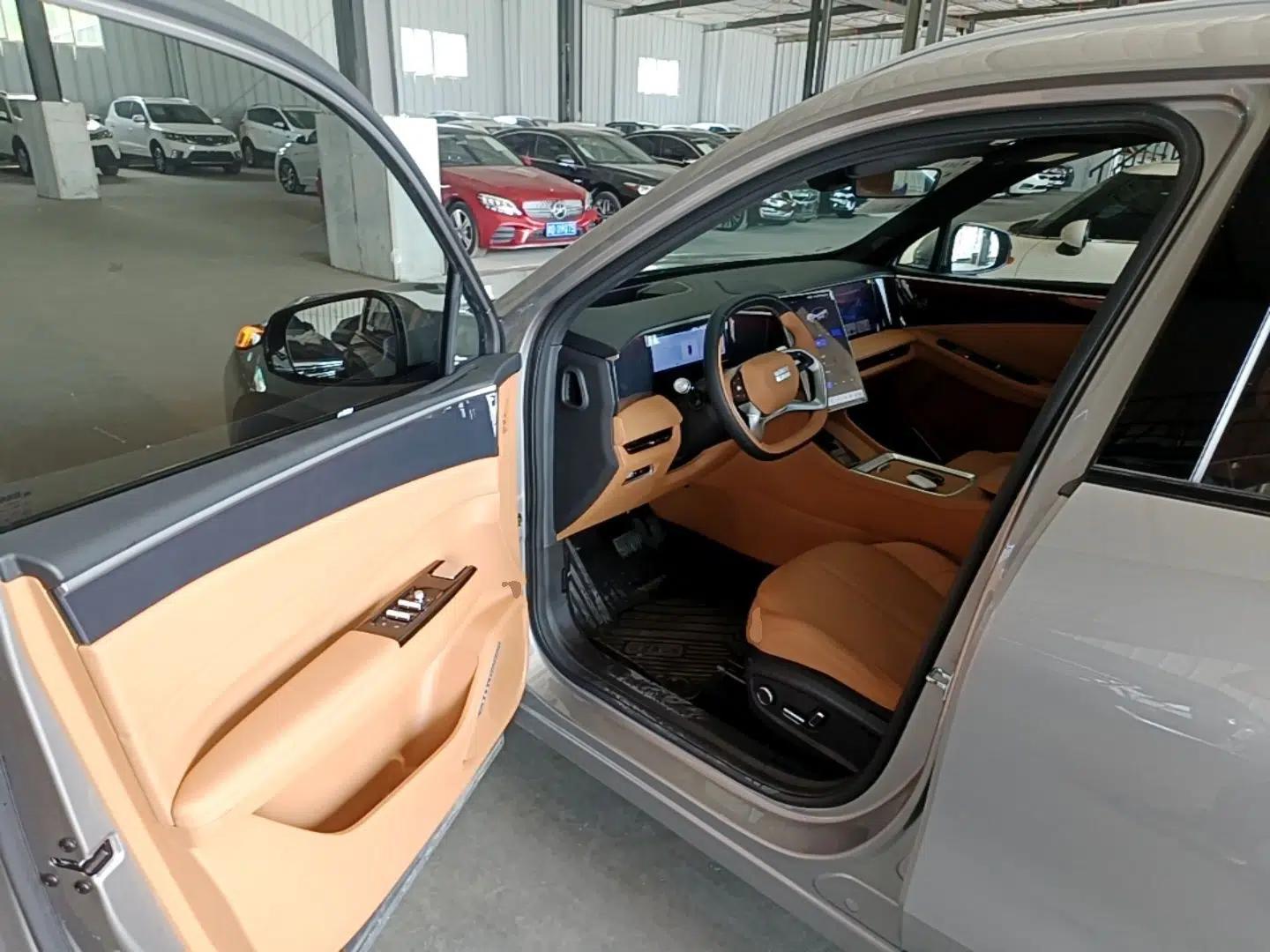 Geely Galaxy L7 2025 EM-i 115km Exploration+ Edition — миниатюра 18