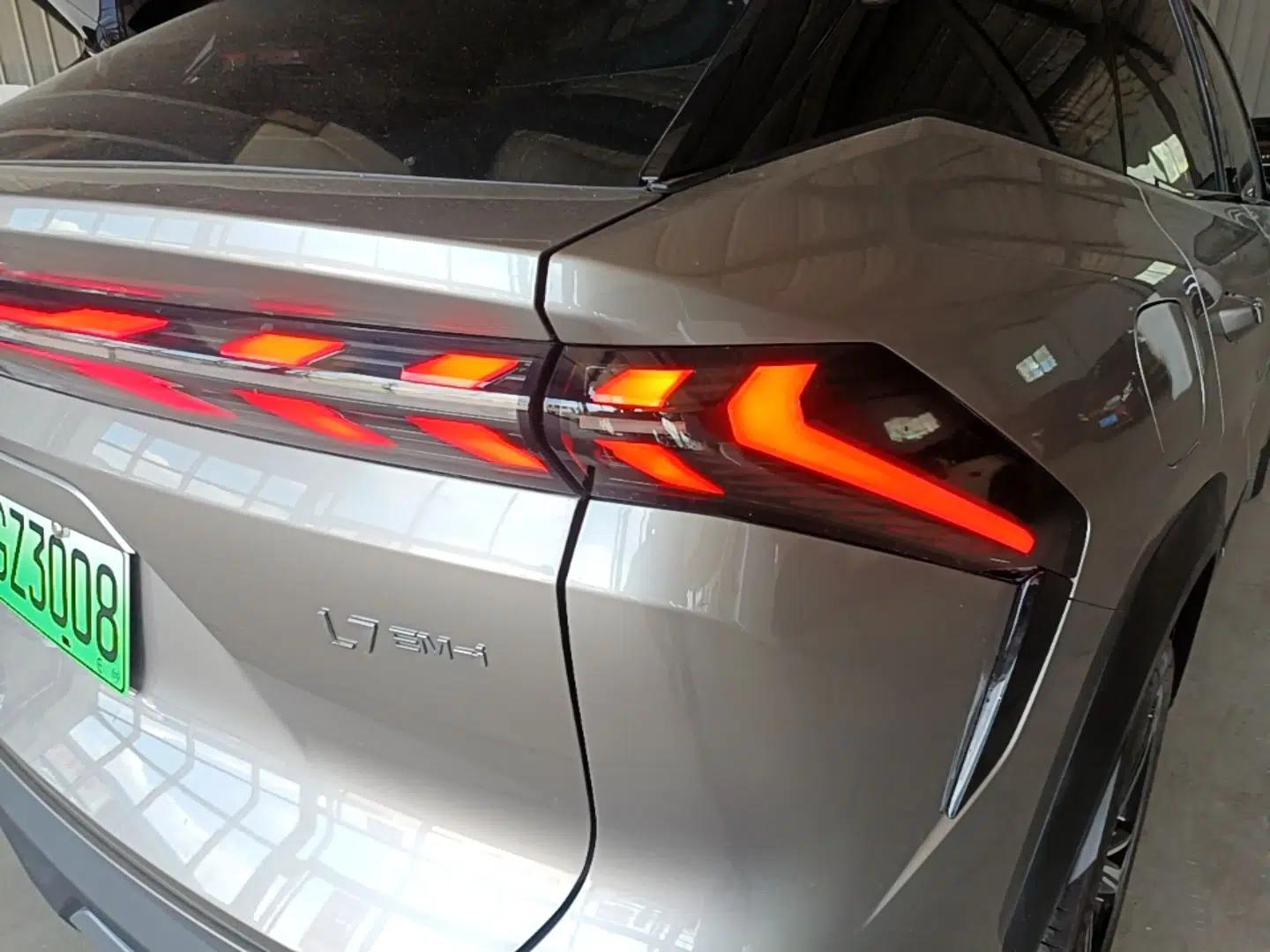 Geely Galaxy L7 2025 EM-i 115km Exploration+ Edition — миниатюра 9