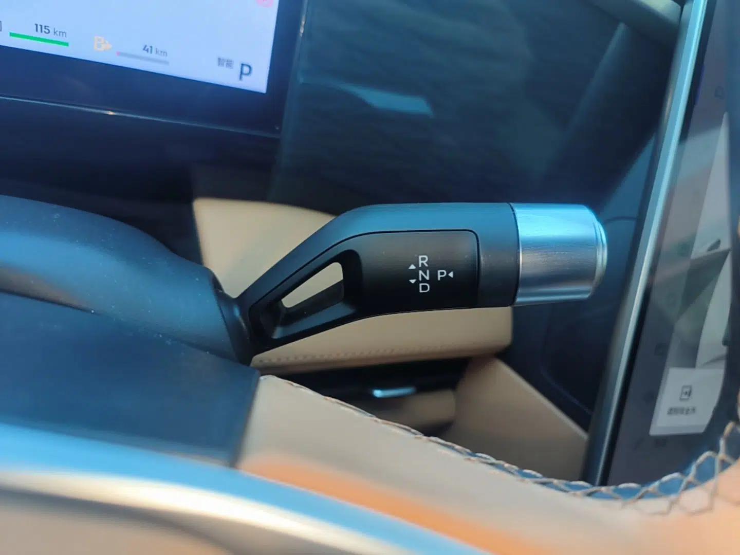 Geely Galaxy L7 2025 EM-i 115km Exploration+ Edition — миниатюра 16