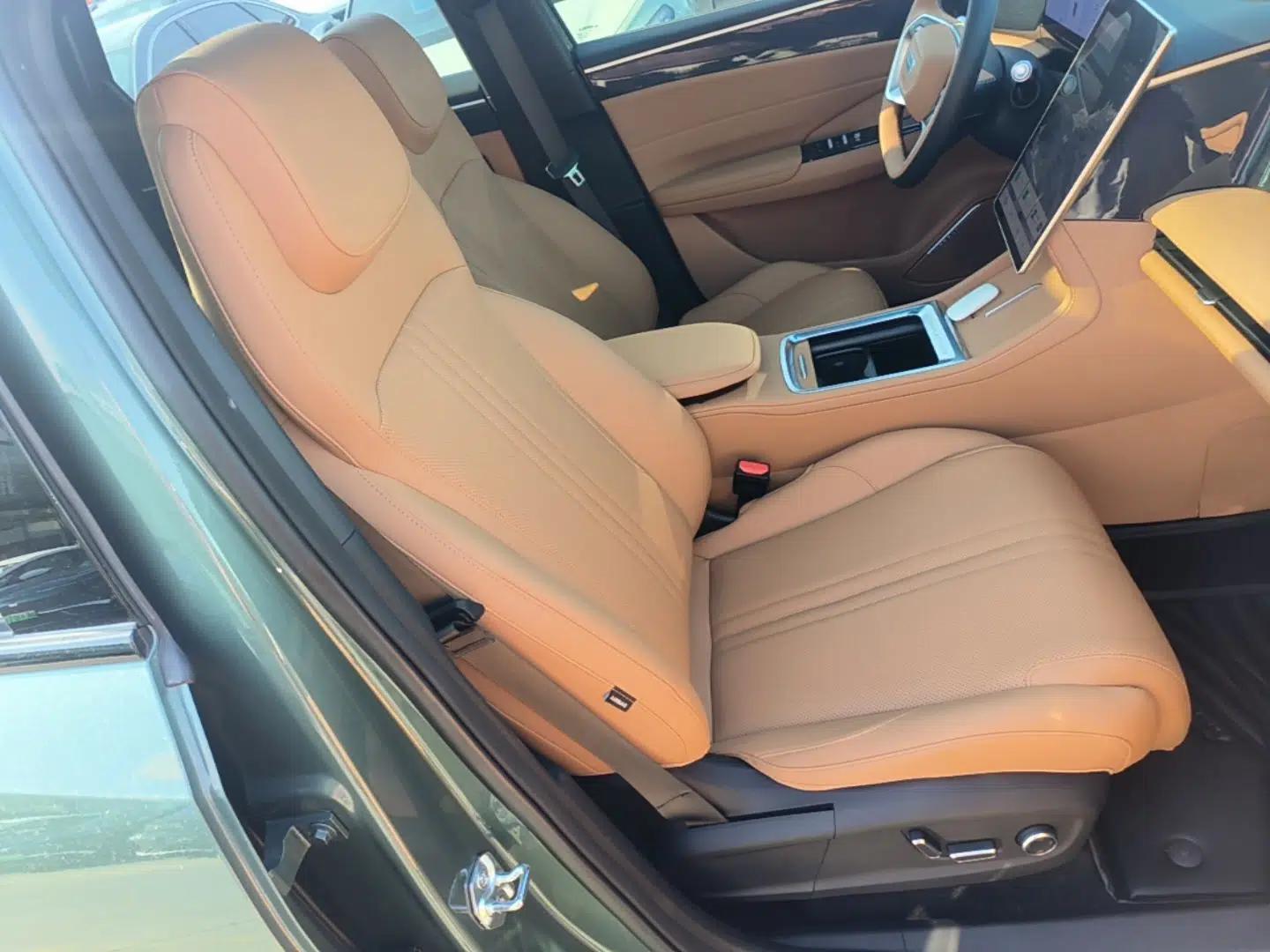 Geely Galaxy L7 2025 EM-i 115km Exploration+ Edition — миниатюра 19