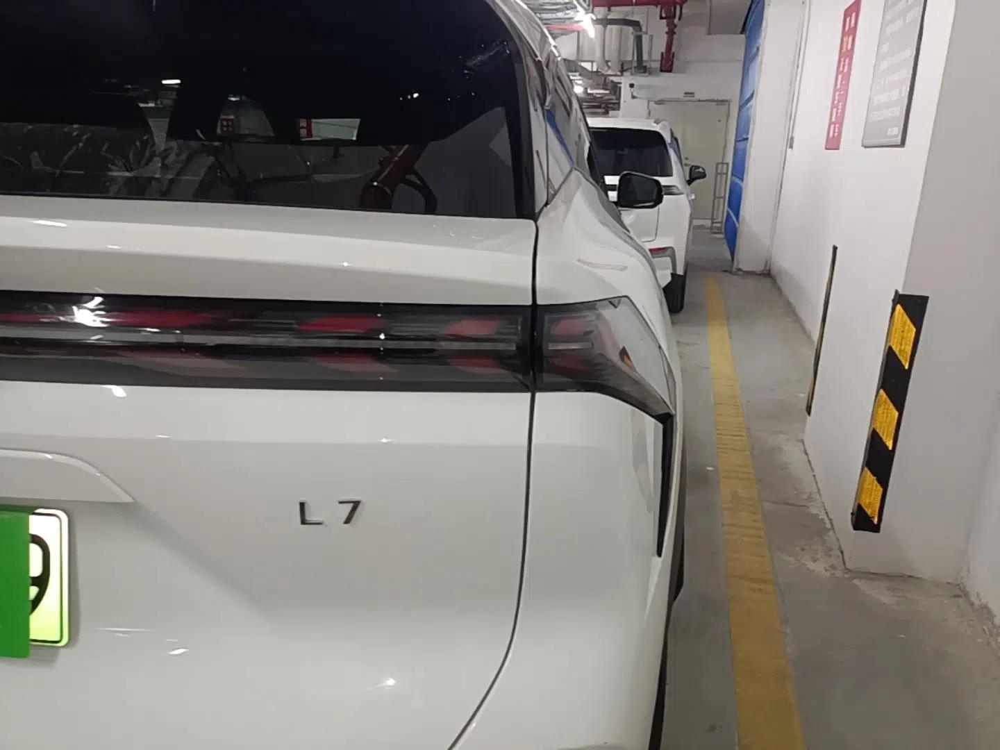 Geely Galaxy L7 2023 1.5T 115 km Asian Games Phantom Edition — миниатюра 9