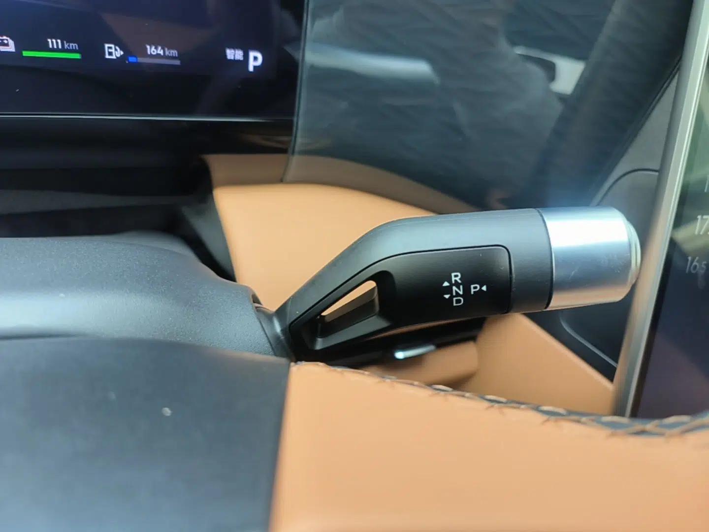 Geely Galaxy L7 2025 EM-i 115km Exploration+ Edition — миниатюра 16