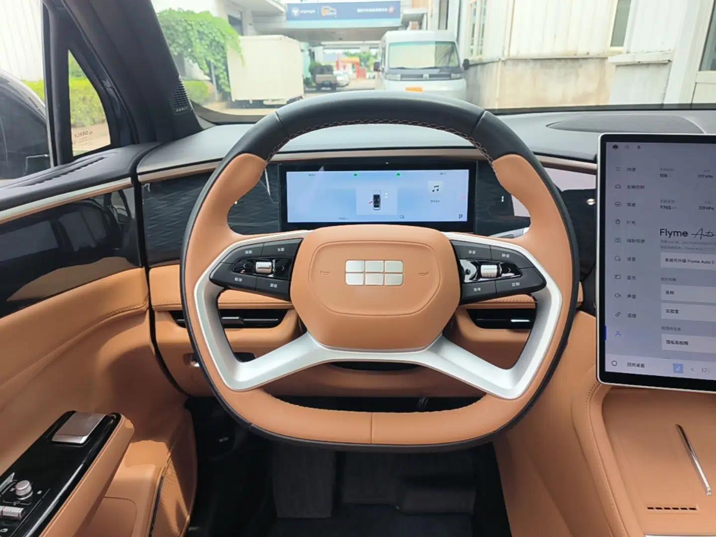 Geely Galaxy L7 2025 EM-i 115km Exploration+ Edition — миниатюра 13