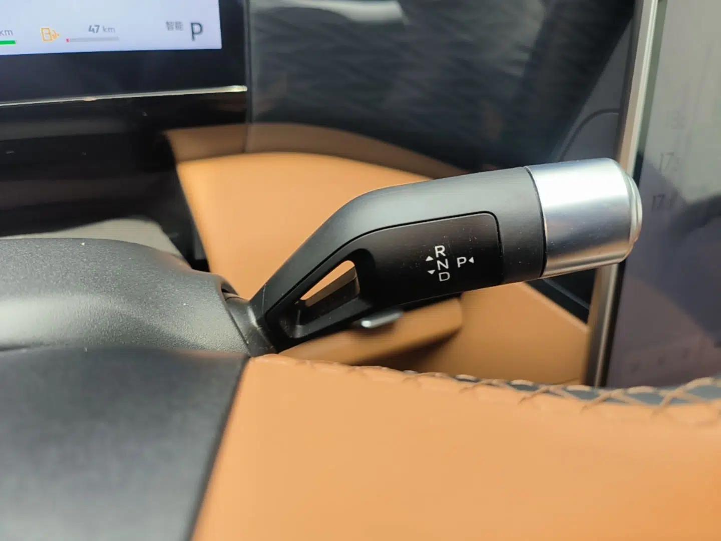 Geely Galaxy L7 2025 EM-i 115km Exploration+ Edition — миниатюра 16