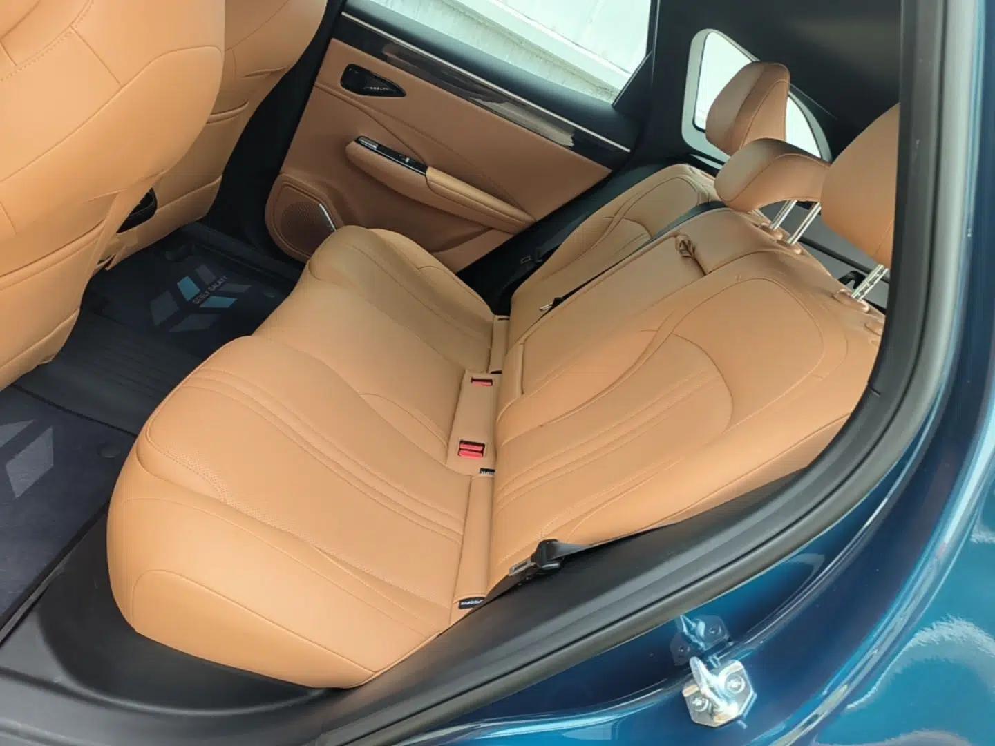 Geely Galaxy L7 2025 EM-i 115km Exploration+ Edition — миниатюра 20