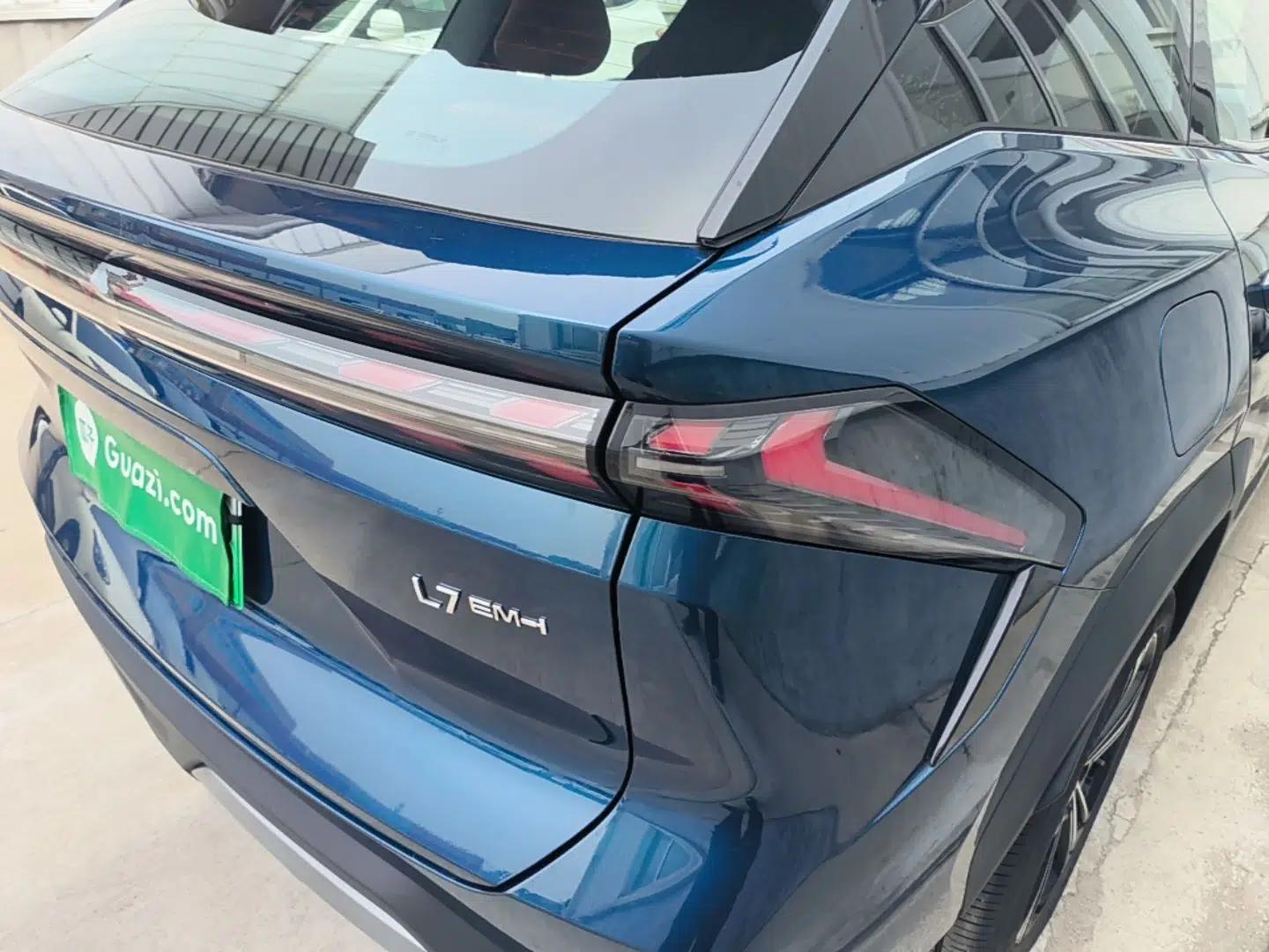 Geely Galaxy L7 2025 EM-i 115km Exploration+ Edition — миниатюра 9