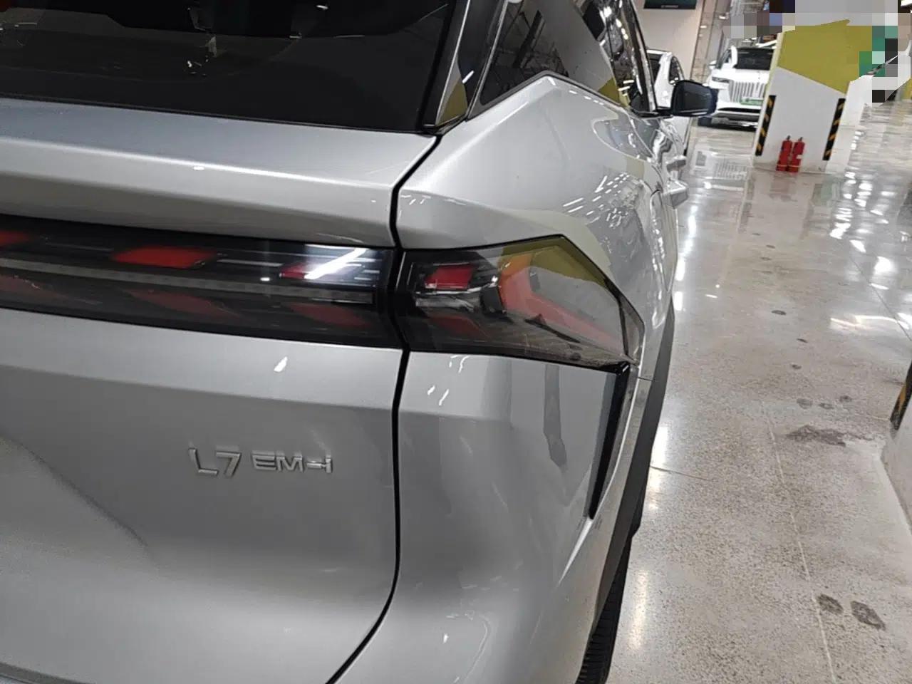 Geely Galaxy L7 2025 EM-i 115km Exploration+ Edition — миниатюра 14