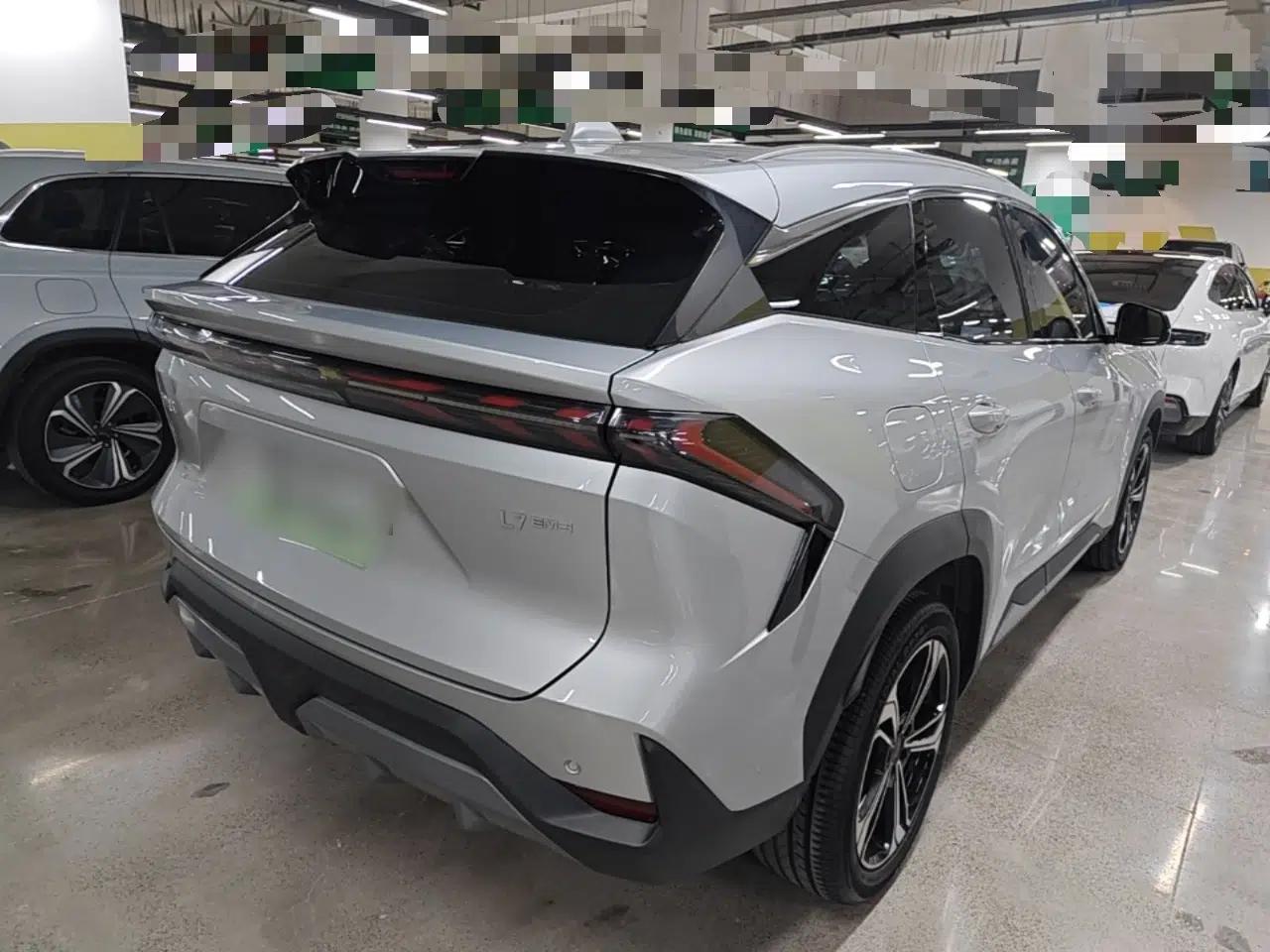 Geely Galaxy L7 2025 EM-i 115km Exploration+ Edition — миниатюра 6