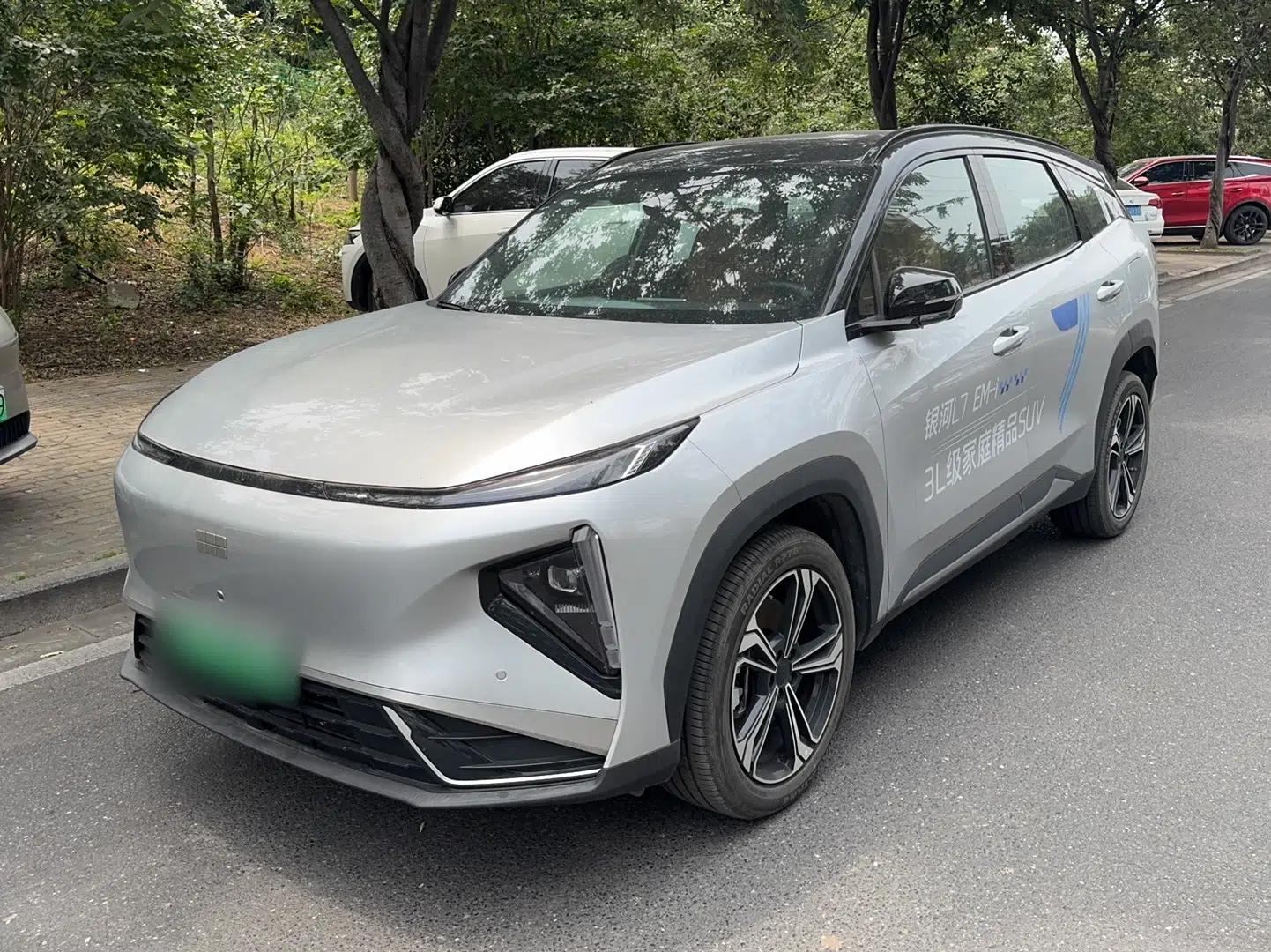 Geely Galaxy L7 2025 EM-i 115km Exploration+ Edition — миниатюра 1