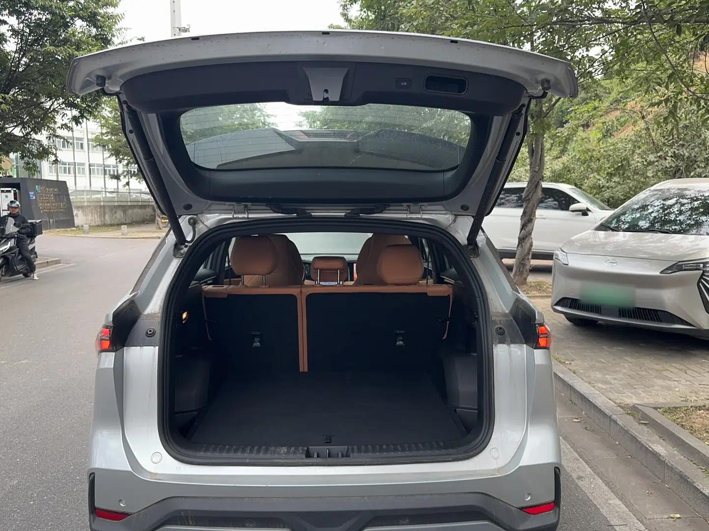 Geely Galaxy L7 2025 EM-i 115km Exploration+ Edition — миниатюра 13
