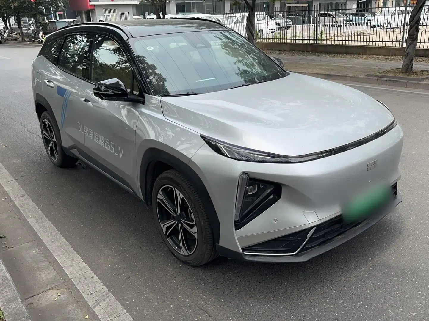 Geely Galaxy L7 2025 EM-i 115km Exploration+ Edition — миниатюра 3