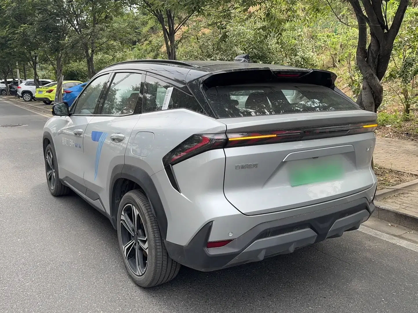 Geely Galaxy L7 2025 EM-i 115km Exploration+ Edition — миниатюра 4