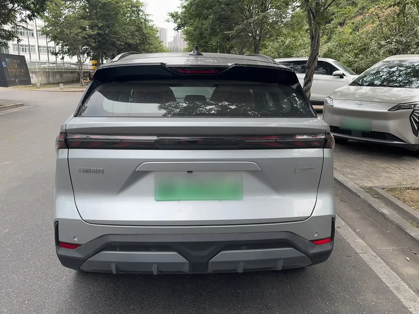Geely Galaxy L7 2025 EM-i 115km Exploration+ Edition — миниатюра 5