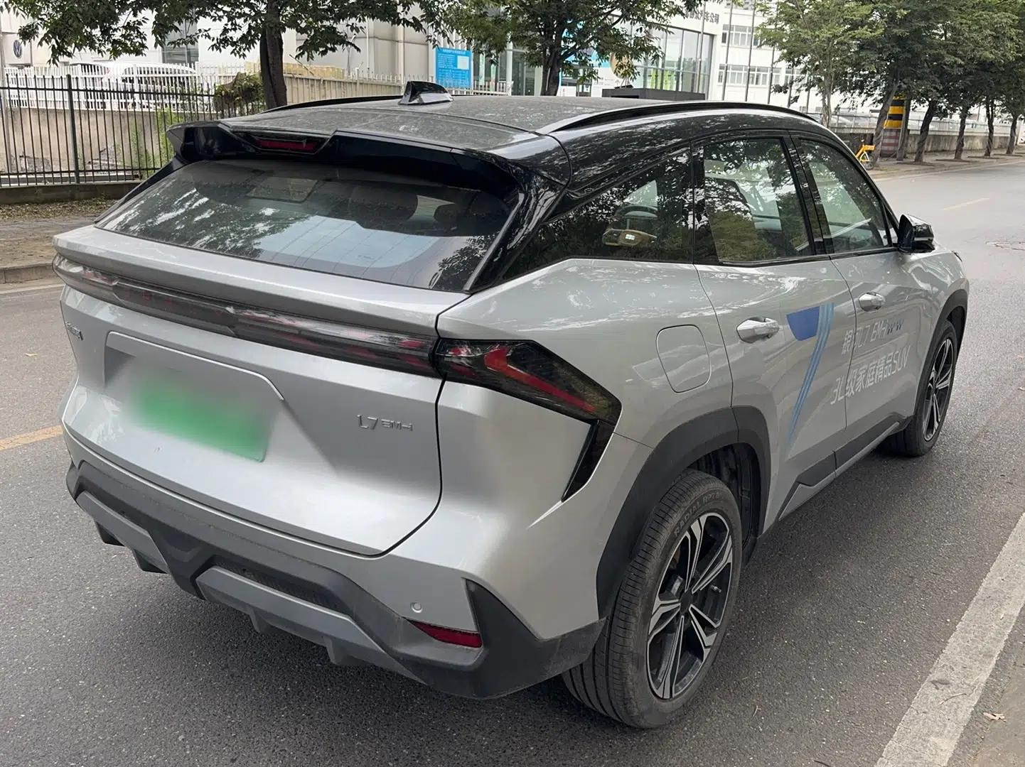Geely Galaxy L7 2025 EM-i 115km Exploration+ Edition — миниатюра 6