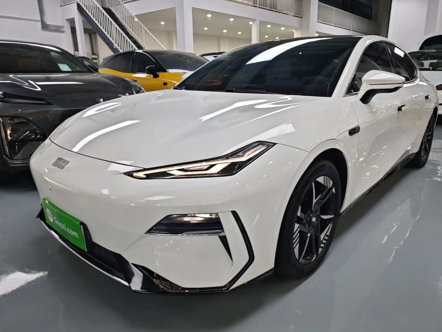 Geely Galaxy E8 2024 550 km Range Rear-Wheel-Drive PRO — миниатюра 1