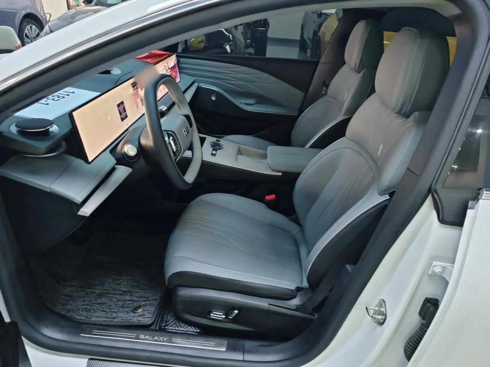 Geely Galaxy E8 2024 550 km Range Rear-Wheel-Drive PRO — миниатюра 17